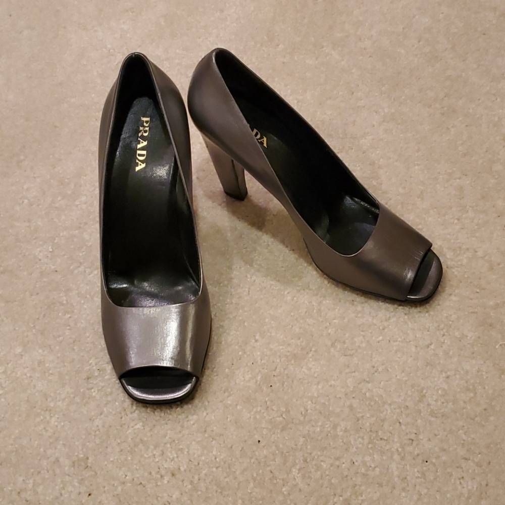 Authentic PRADA pumps - Picture 3 of 5
